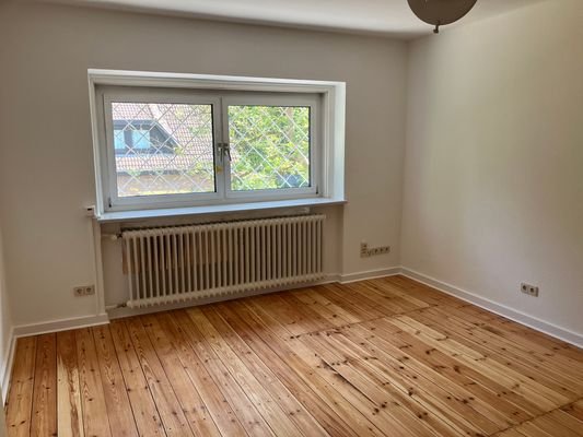 großes Schlafzimmer zum Garten