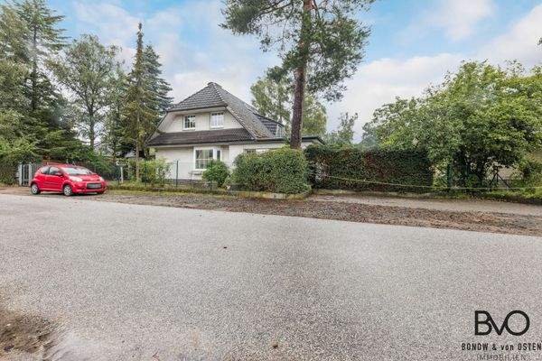 Weitere Parkplätze vor dem Grundstück