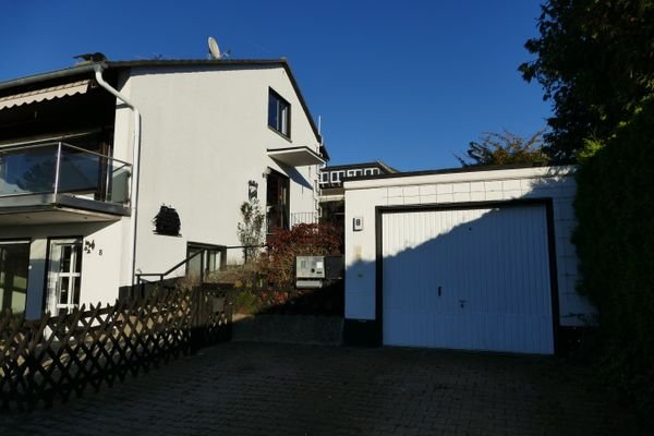 Außenansicht und Garage