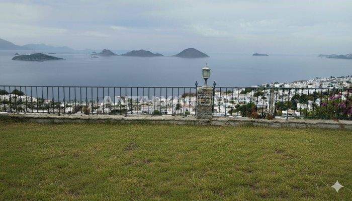 Sea-View Villa in a Complex with Private Beach in Bodrum