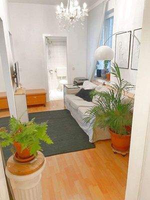 Große Wohndiele mit Fenster