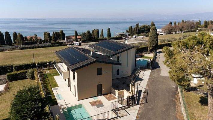 Exklusive Neubauvilla in Lazise – Moderne Eleganz in ruhiger Lage, nur 500 m vom Seeufer