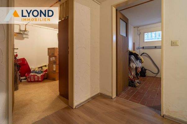 Zugang Lagerraum und Waschraum