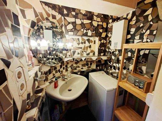 Badezimmer mit Dusche im EG