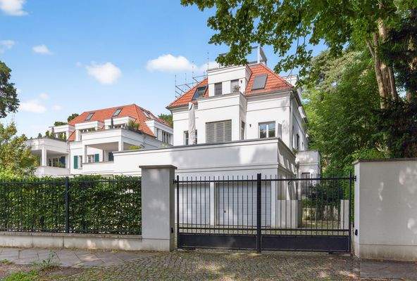 Aussenansicht mit Garage