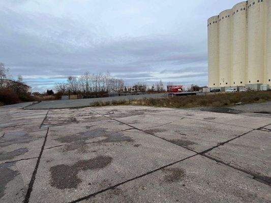 Außenfläche, befestigt, bei Siloanlage