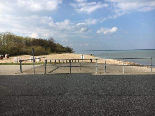 Strand mit ital. Restaurant +Yachthafen