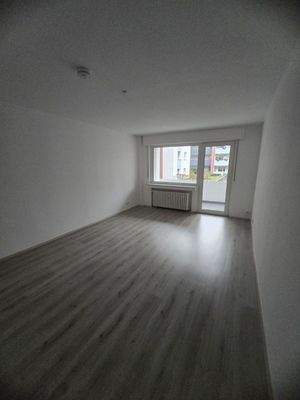 Helles leeres Wohnzimmer