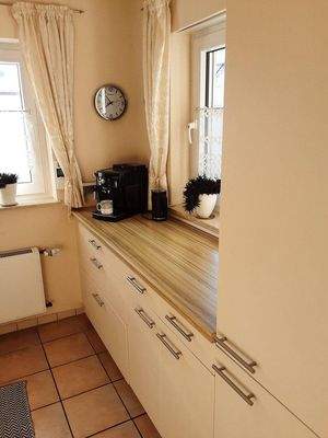 Küche mit 2 Fenstern