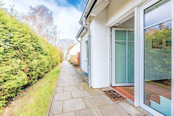 Hauseingang und Zuwegung