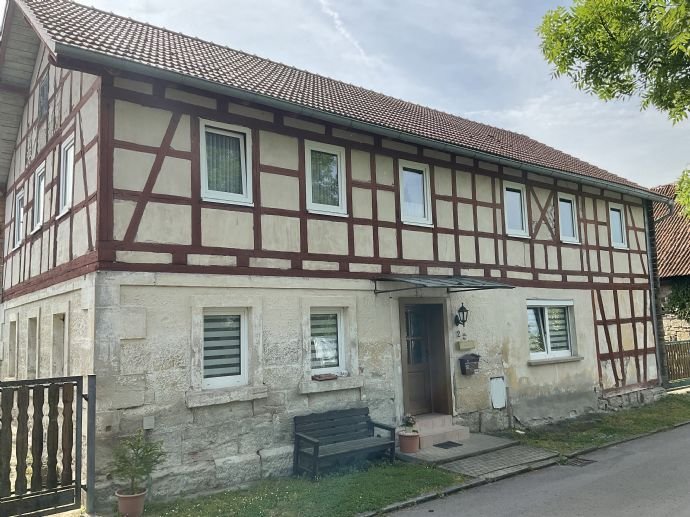 Einfamilienhaus in zentraler Lage inkl. Garten in Hellingen, Thüringen