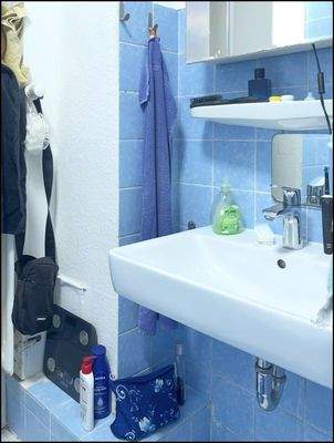 Vorderhaus: Badezimmer