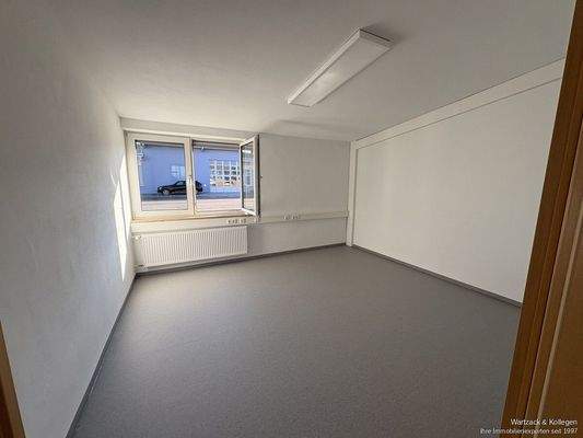 ZUSÄTZL. MÖGLICH: Halle 2 / Büro