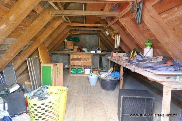 Garagen-Dachboden