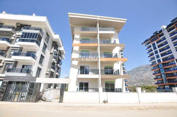 Seaview Apartments Close to Centre in a Complex in Alanya