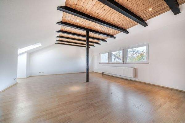 Lichtdurchflutetes Dachstudio 1