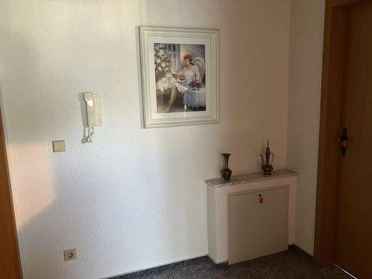 Flur DG mit Wechselsprechanlage zum EG