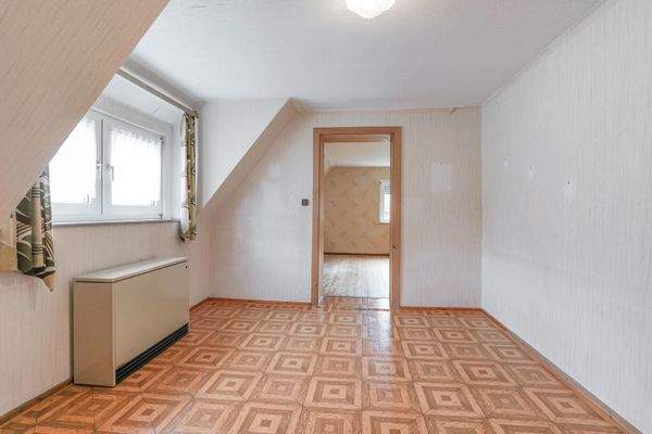 (Kinder-)Zimmer 2 als Durchgangszimmer