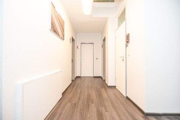 Ein zentraler Flur verbindet alle Räume