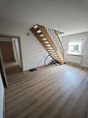 Durchgangszimmer + Treppe