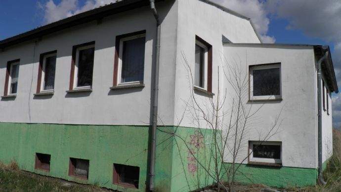 Hinterer Anbau mit 2. Hauseingang u. Kellerzugang