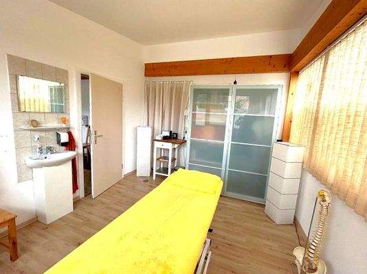 Blick 2 in den Raum li.