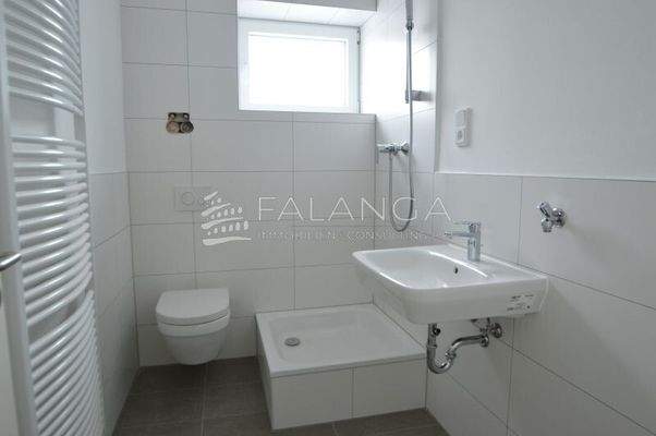 Modernes Tageslichtbad