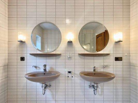 Bad mit Tageslicht, EG