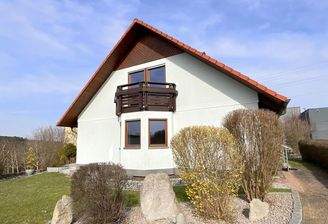 Einfamilienhaus mit Erker und Balkon