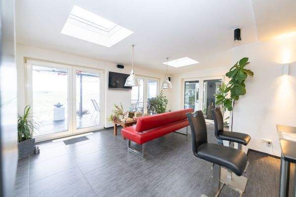 Essbereich mit Zugang zur Terrasse