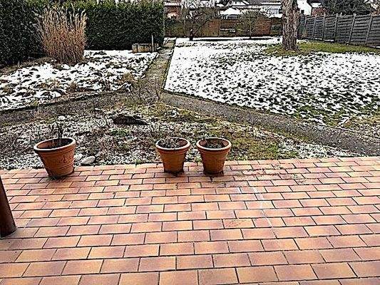 Sicht Südwest von Terrasse Richtung Garten