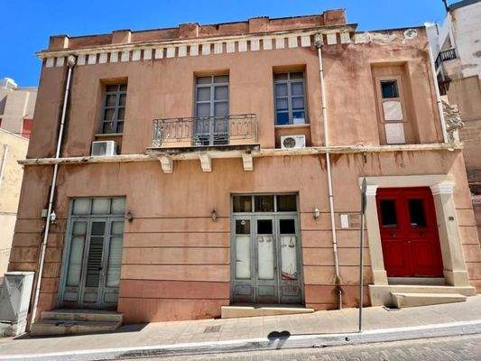 Kreta, Agios Nikolaos: Elegantes Stadthaus nur 300 m vom Strand entfernt