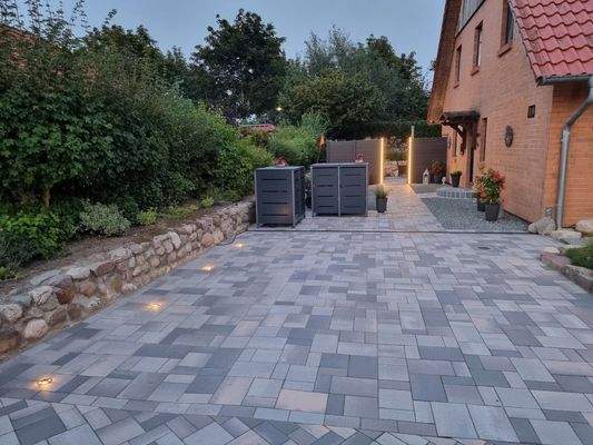 Auffahrt illuminiert