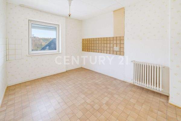 OG-Küche – ehemaliger Küchenraum mit viel Platz