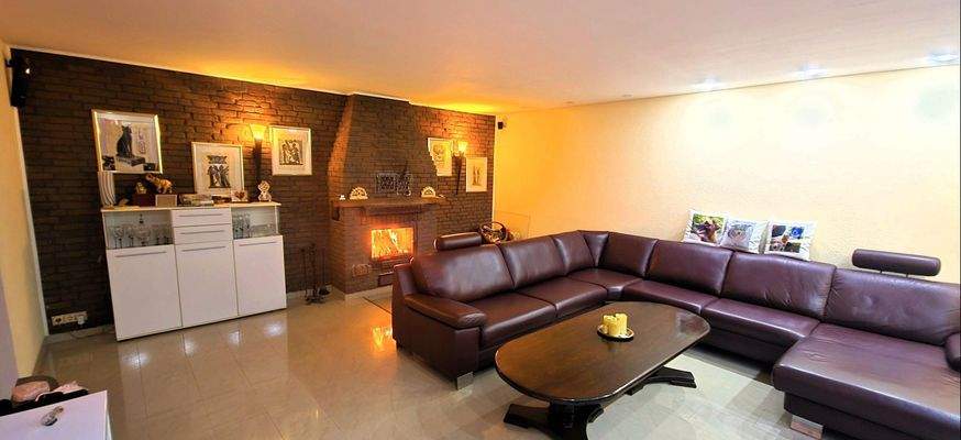 Großes Wohnzimmer Kaminseite