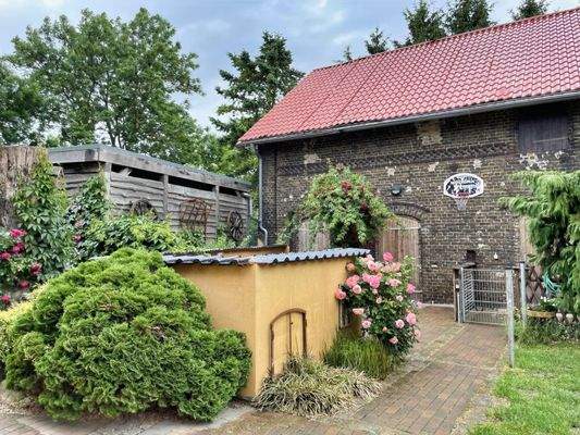 Übergang zu den Ställen