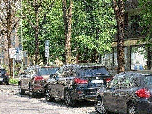 Kurzzeit-Parken vor der Tuer.jpg