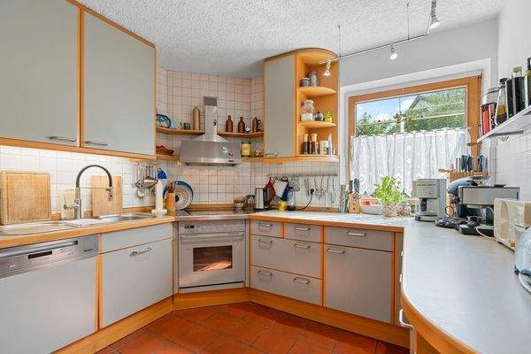 Küche mit EBK und Speis