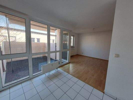 Wohn-Essbereich mit Balkon_Ansicht 4.jpg