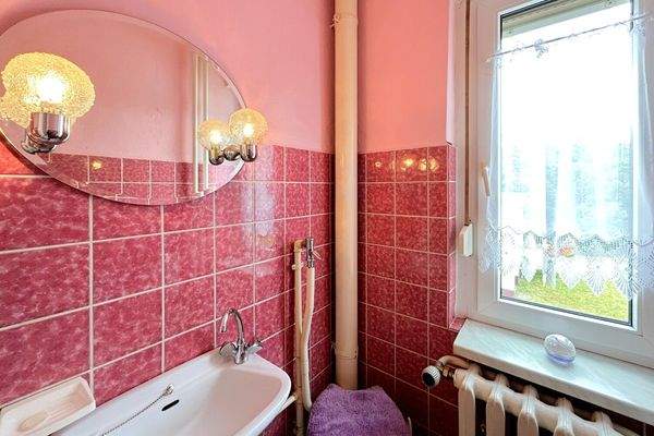 kleines Gäste-WC mit Fenster