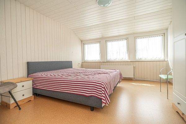 Schlafzimmer DG