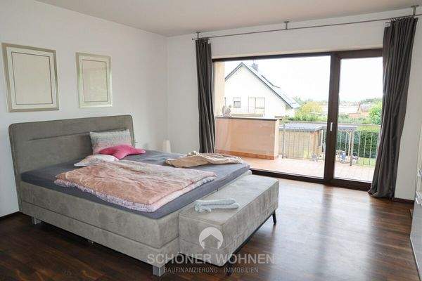 EG | Schlafzimmer mit Zugang zum Balkon