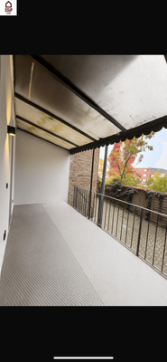 Balkon mit Blick in den Hof