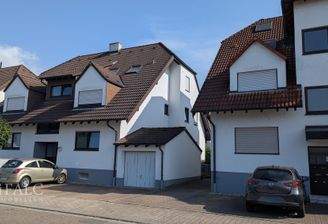 Außen mit Garage