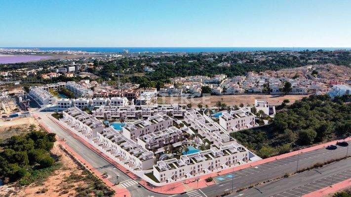 Luxurious Apartments in a Residential Complex in Torrevieja