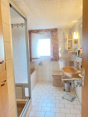 H12 EG Duschbad mit Wanne