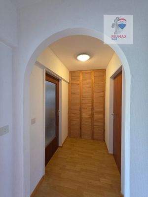 OG - Flur mit Einbauschrank