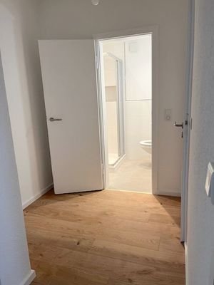 Diele - Blick zum Badezimmer.jpg