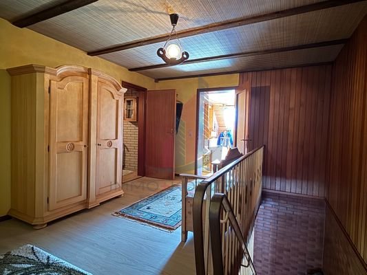 Der Flur des teilausgebauten Dachbodens