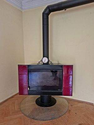 OG: im Wohnzimmer 1 mit Holzofen